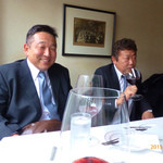 マッシモ・マリアーニ - ワインをボトルで注文。大柄な人もゆったり座れます。