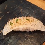 寿司 はせ川 - 剣イカ（石蓴のせ）