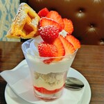 ベビーフェイス プラネッツ - いちごパフェ