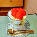 松孫喫茶店 - 苺と杏仁のグラスデザート