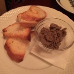 ヘーゼルバーン - 鶏レバーのパテ　750円