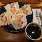 ピーク ロースト コーヒー - フルーツサンド空撮️