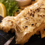 Public House The AXTELL - 【炙りフィッシュ&チップス】当店の新名物！目の前で炙り仕上げる”とろける体験"？　ウチでしか味わえない新フィッシュ&チップスをお楽しみあれ！
