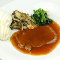 牛タンの煮込み（中国パン付）