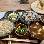 きくらげちゃかぽん Motekoiyo - 料理写真:日替りメニューは石見ポーク塩麹焼きでした