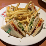 デニーズ - 料理写真:アメリカンクラブハウスサンド ¥1,155