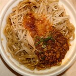 セブンイレブン - 料理写真:ウマ辛！豚ラーメン