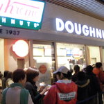 Krispy Kreme Doughnuts - 賑わってます