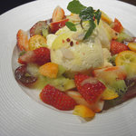 KISS'N  Little dining - マスカルポーネチーズのムース　フルーツ盛りだくさん