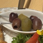 Ecru 117 - 前菜　オリーブ