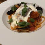 Ecru 117 - 発酵唐辛子と揚げナスのトマトソースパスタ自家製リコッタチーズがけ