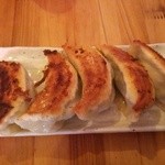 Haiburitto - 焼き目カリカリ！皮モッチリ～大ぶり餃子450円