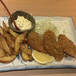 魚屋の居酒屋 魚錠 - カキフライとフライドポテト