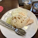 チルビルマ アジアン食堂 - セットの豆ご飯サラダ