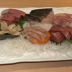 魚屋の居酒屋 魚錠 - 6種の刺し盛り