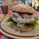 魔女のちいさな森のハンバーガー - 魔女のチーズバーガーはチーズたっぷり