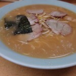 屋台とんとんラーメン - 料理写真:ラーメン中