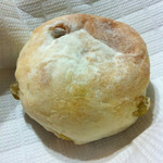 レコルト - ほくほくたっぷり青えんどう豆のパン ￥120