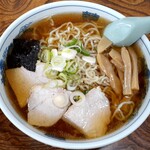 一幸食堂 - 料理写真:中華そば 大盛(800円也) あっさりスーブにファン多し‥