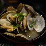 回転寿したかくら - 信じられない量のあさり汁。必食です。