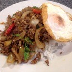 イーサン食堂 - 鶏肉のニンニク胡椒炒めご飯