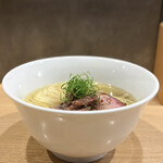 らーめんMAIKAGURA - 和牛頬肉と舞茸の塩らーめん¥1460