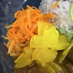 あきなのカレー - にんじん大根の酢漬け