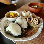 古民家Cafe 馬学舎 - 料理写真:おむすび2個プレート（蕗味噌・山椒昆布）