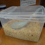 らー麺 家道 - 「らー麺 家道」平成27年2月11日(水)再訪問。揚げ玉が置いてあった！