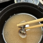 まるかつ - おかわり自由。しじみ汁