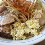 らーめん 陸 - 陸はニンニクは卓上でセルフ