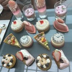TwentyEight Conrad Tokyo - 2人分のスイーツとセイボリーは、見て食して楽しめ、シェフのこだわりが感じられました。