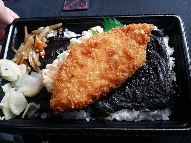 Honke Kamadoya Ryokuchi Koen Eki Mae Ten