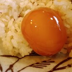 okudo 中村舎 - 卵黄は濃厚でねっとりしていました。竃で炊いたご飯は少し固めでした。