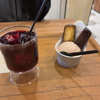 カヌレエクレームグラッセ カヌレとアイス_0