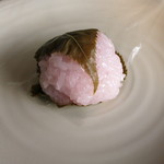 彩雲堂 - 道明寺製さくら餅