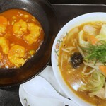 餃子の王将 - 料理写真:野菜煮込みラーメン＆極王海老のチリソース