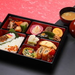 味蔵　月あかり - 『団体様プラン（１２００円）』（お味噌汁付）笹ずしと飯山市産のコシヒカリ、両方お召し上がりいただけます。