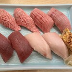 紀の代 - シェア用に
      マグロ寿司3,200円、ネタ、シャリデカめ。
      