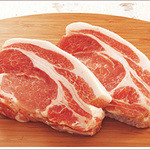 Katsutomi - 飼育の衛生状態を保ち、餌にこだわり、細やかな配慮がなされた環境で育てられた安全で良質な豚肉を使用。
       豚肉にはビタミンB1が豊富に含まれ、栄養バランスも抜群。勝富では更にしっかりと熟成させ、厳選された肉のみ使用しています。