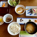 ゆの宿彩香 - 朝食です。写真は出てないけど、右側に湯豆腐があります。