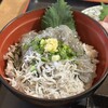 めしやっちゃん - 「しらす丼(¥1,500)」です。相盛りサイコー(^^)