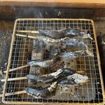 囲炉裏処 なべや - 歌野ヤマメの塩焼き