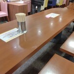 姫路 タコピィ - こちらのテーブル席に座りました(^^)v