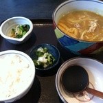 椿庵 - カレーうどん定食\780　小鉢・漬物・ご飯・カレーうどん