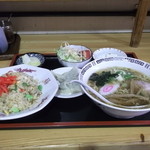 Yuu Yuu Tei - ラーメンと半チャーハンのセットメニュー