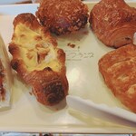 マリーフランス - クリームチーズパン357円
カレーパン367円
パリジャン346円
ハムとモッツァレラ346円（2026年3月）