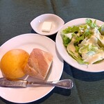 Restaurant Nature - パン、サラダ