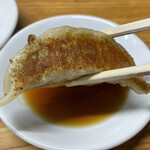 恒洋亭 - 餃子 ギョウザをタレで