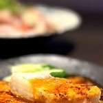 中国四川酒家 蔓山 - 赤鶏の骨付き棒々鶏。 鶏の香りが濃く、皮が分厚くて食感と旨味がしっかり。 そしてソースがすごく好みです。 酸辣を抑えて、コクをぐっと前に押し出すような調理。 鶏の豊かな風味を消すことなく、しっかり活かすソースでした。